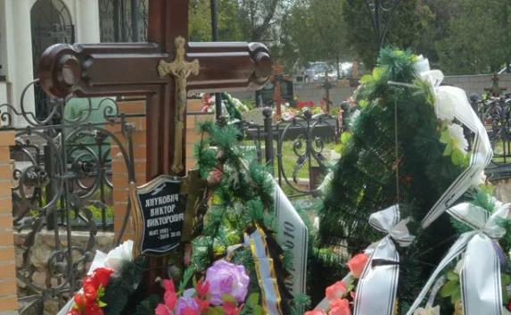 Семья Януковича приехала в Севастополь на «сороковины» сына