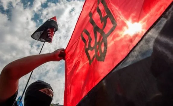 ​«Правый сектор» митингует у администрации Порошенко