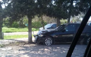 Донецкий BMW на «зебре» чудом не сбил женщину с коляской