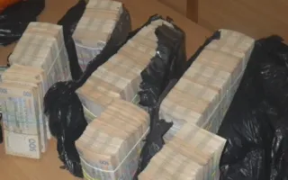 В Украину из Крыма пытались вывезти в грузовике 560 тысяч гривен