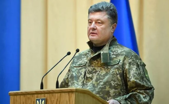 Порошенко пообещал вернуть донецкий аэропорт Украине
