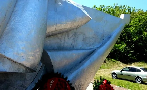 На Сапун-горе вандалы осквернили памятник воинам-азербайджанцам 