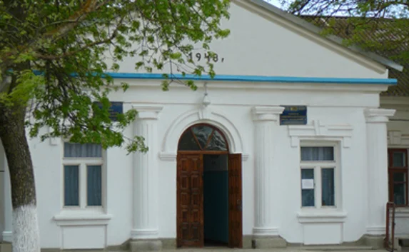 В Саках завершат строительство школы