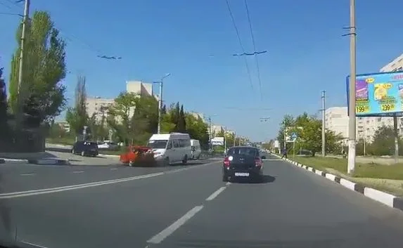 В Севастополе маршрутка протаранила «Жигули»