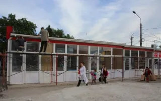 В Симферополе сносят ларьки у Центрального рынка