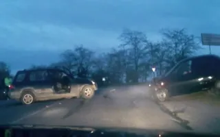 В Севастополе вновь столкнулись две иномарки