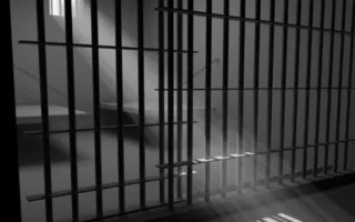 В Крыму приговорили киллера, расстрелявшего из «Узи» автомобиль