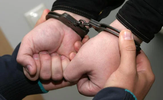 В Керчи задержали пьяного мужчину, находящегося в розыске за кражу