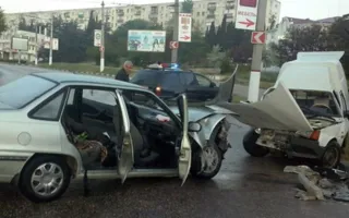 В Севастополе «пирожок» с водителем «навеселе» врезался в такси