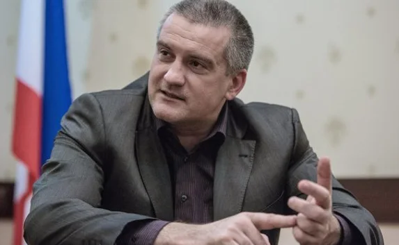 Аксёнов призвал министров научиться метать гранаты