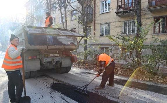 В Симферополе завершили ремонт 52-х дорог