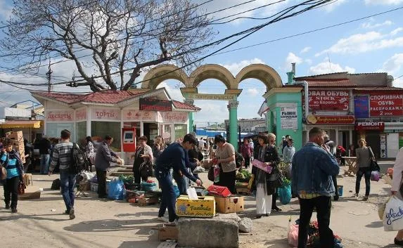 В Симферополе торговцев, лишившихся мест, обеспечат новыми