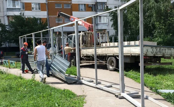 В Севастополе приняли новые требования к строительным заборам