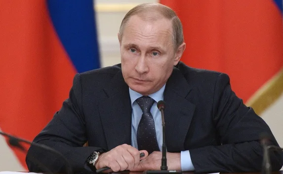 Путин обязал высокопоставленных чиновников сдавать подарки