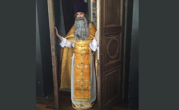Собчак могут наказать за фото в образе священника