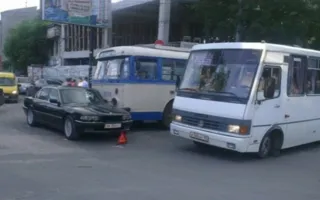 В Симферополе троллейбус въехал в «БМВ»