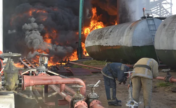 Под Киевом тушат «пожар века»: горит нефтебаза