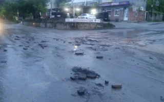 В Симферополе ливень смыл асфальт 