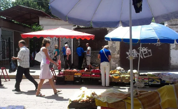 В Симферополе полиция борется со стихийной торговлей