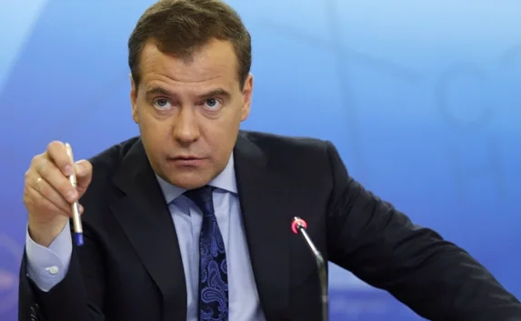Медведев заявил об ответных мерах на европейские санкции