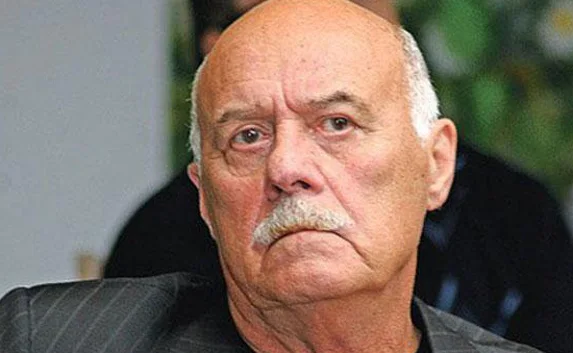 Меняйло подарил Говорухину севастопольские часы 