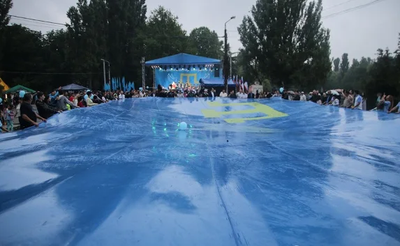 В Симферополе отметили День крымскотатарского флага