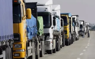 Украина возобновила пропуск грузовиков в Крым