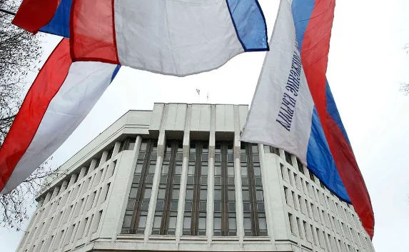 Песков не в курсе слухов о кадровых изменениях в руководстве Крыма