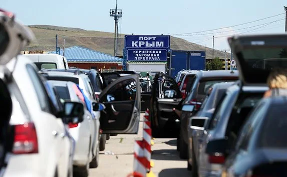 На Керченской переправе растёт очередь автомобилей