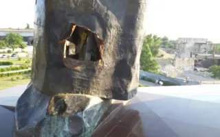 В Севастополе памятник Солдату и Матросу повредили вандалы