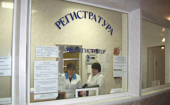 Проблему очередей в поликлиниках решат электронной записью