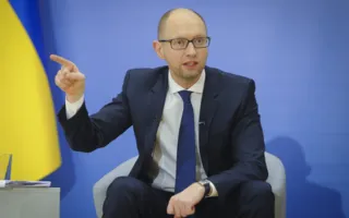 Яценюк предлагает судиться за убытки бизнеса от потери Крыма
