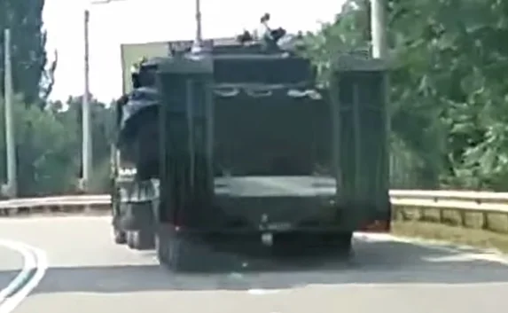 Видео падения танка и грузовика в Крыму появилось в Сети