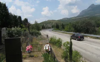 В Алуште людей хоронят у дороги