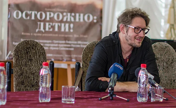 Спектакль «Осторожно: дети!» вновь в афише театра имени Луначарского