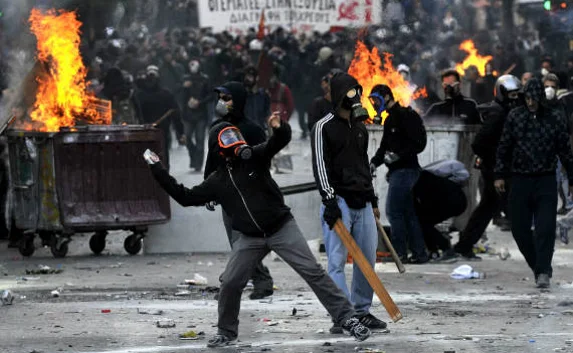 В Греции митинг против жёсткой экономии перерос в беспорядки