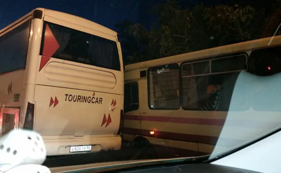 В Севастополе перед светофором «притёрлись» автобусы