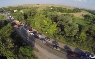 Из-за ремонта на крымской трассе авто стояли в чудовищной пробке