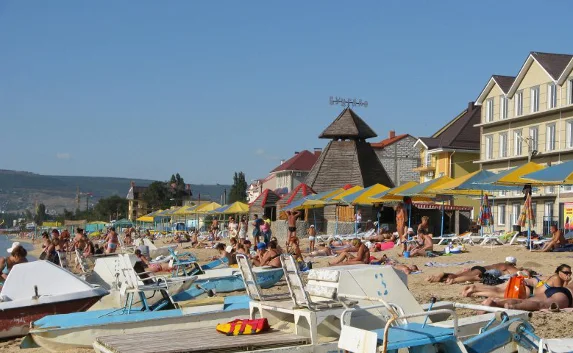 ​В Феодосии снесут самовольно построенную у моря столовую