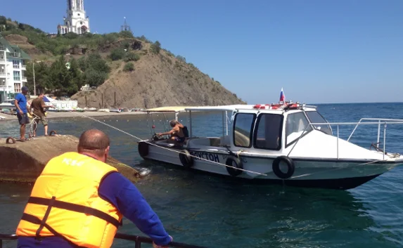 В Алуште спасены пассажиры дрейфующего катера с детьми