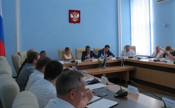 Меняйло пригрозил штрафами и увольнением Тюнину и Брусенцеву 