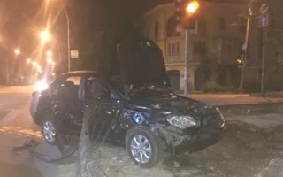 В Севастополе «Фиат» «влетел» в ограждение, не пропустив «ВАЗ»