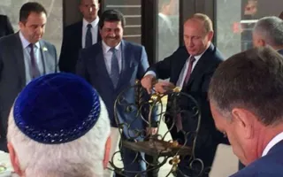 В Крыму Путину подарили «Золотую колыбель»