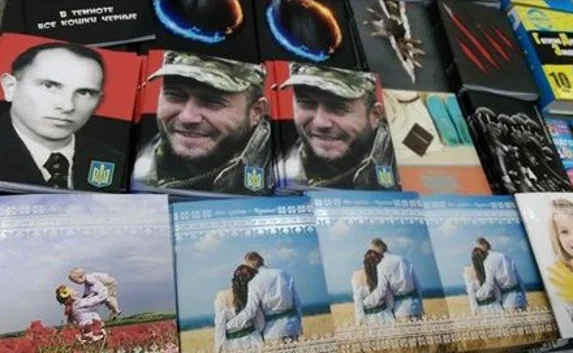 Лица Бандеры и Яроша появились на школьных тетрадях в Украине