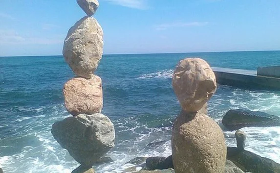 Очевидное-невероятное: под Алуштой «выросли» каменные «кактусы»