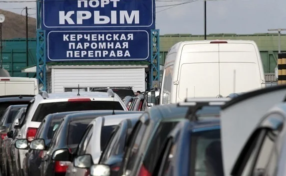Керченская переправа: поток машин растёт, шторм не прекращается