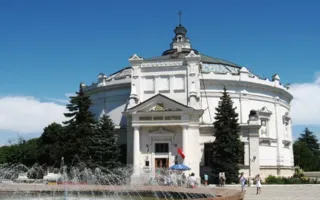 Кассиру музея Панорамы Севастополя «надоели туристы»