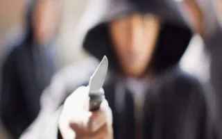 В Севастополе 17-летний сын угрожал убить мать из-за грязной футболки
