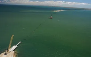 ​Между Таманью и Керчью строят рабочие мосты