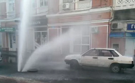 ЧП в Ялте: в центре курорта забил многометровый фонтан из нечистот